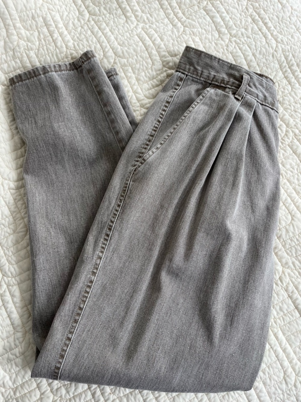 Dockers Women's High-Rise Pleated Tapered Denim Trousers in Grey